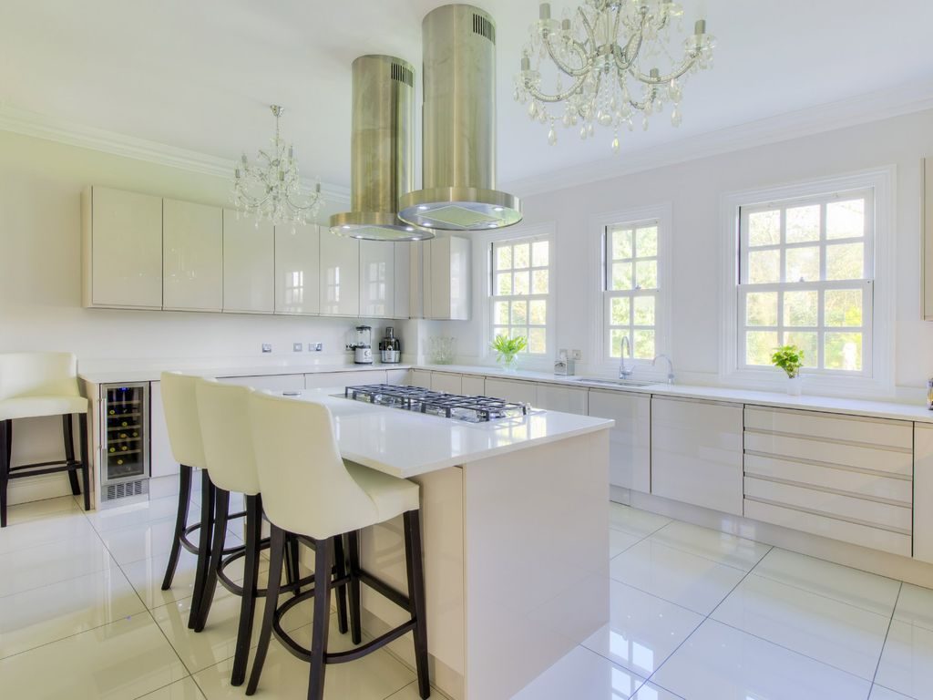 Decorative chandelier installation