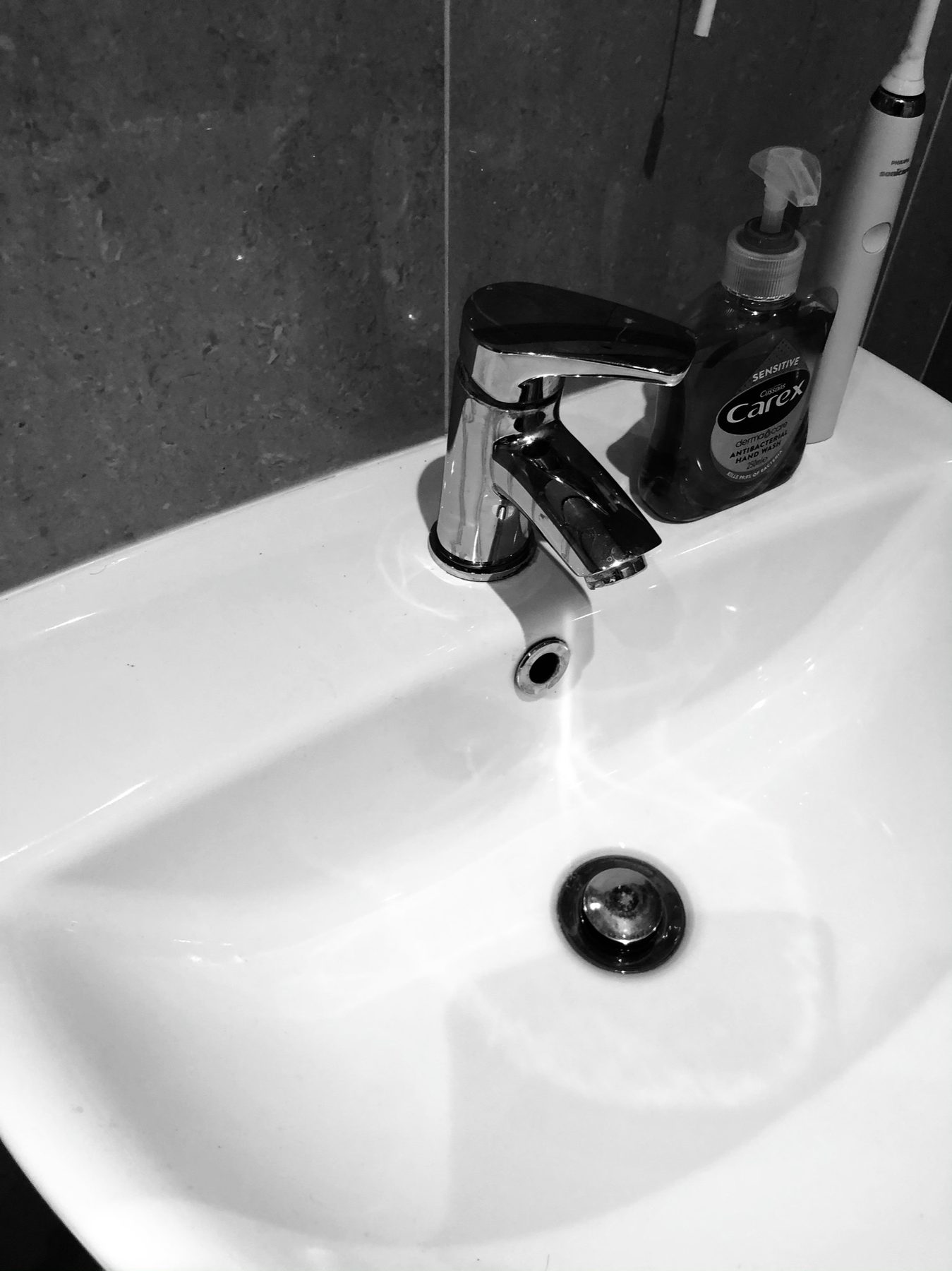 Finished sink and tap installation